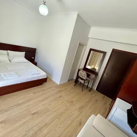 Отель Sunny Days